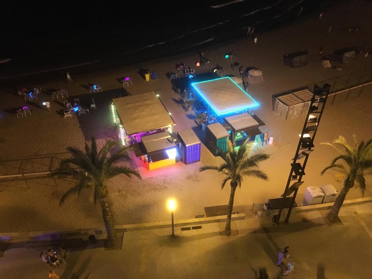 Appartement Spacieux, Front De Mer, Vue Splendide 萨洛 外观 照片