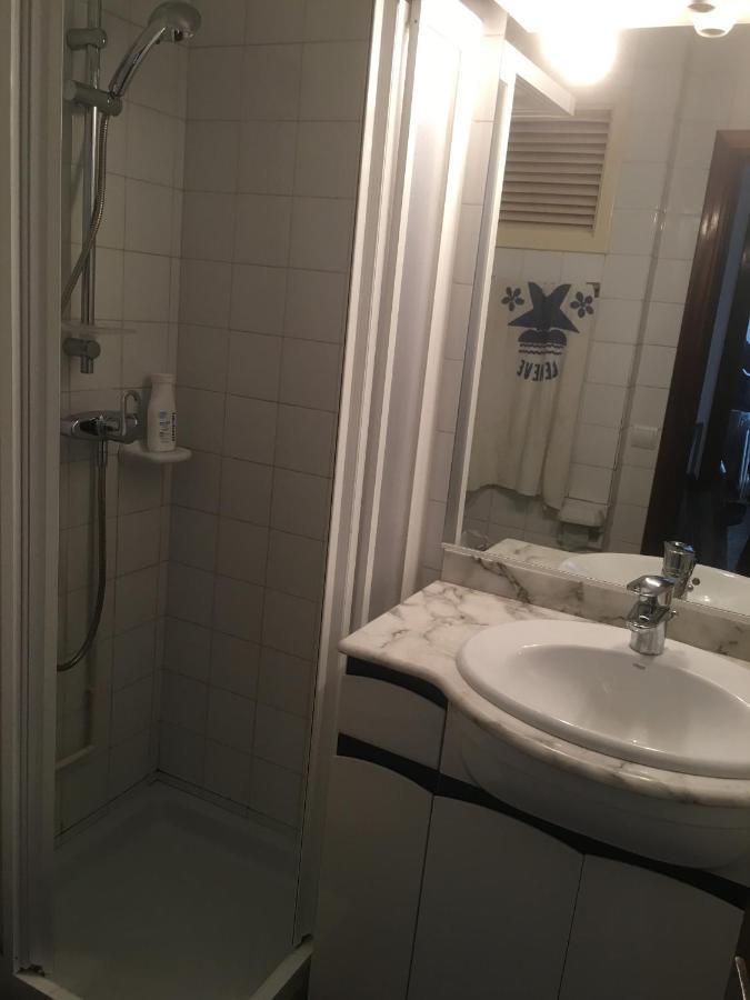 Appartement Spacieux, Front De Mer, Vue Splendide 萨洛 外观 照片