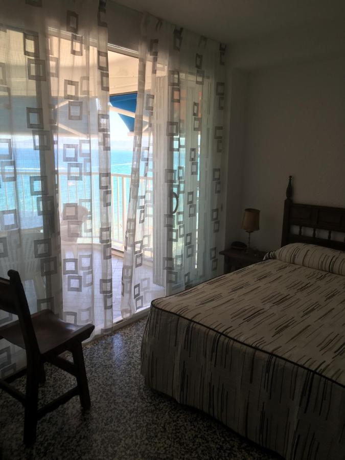 Appartement Spacieux, Front De Mer, Vue Splendide 萨洛 外观 照片