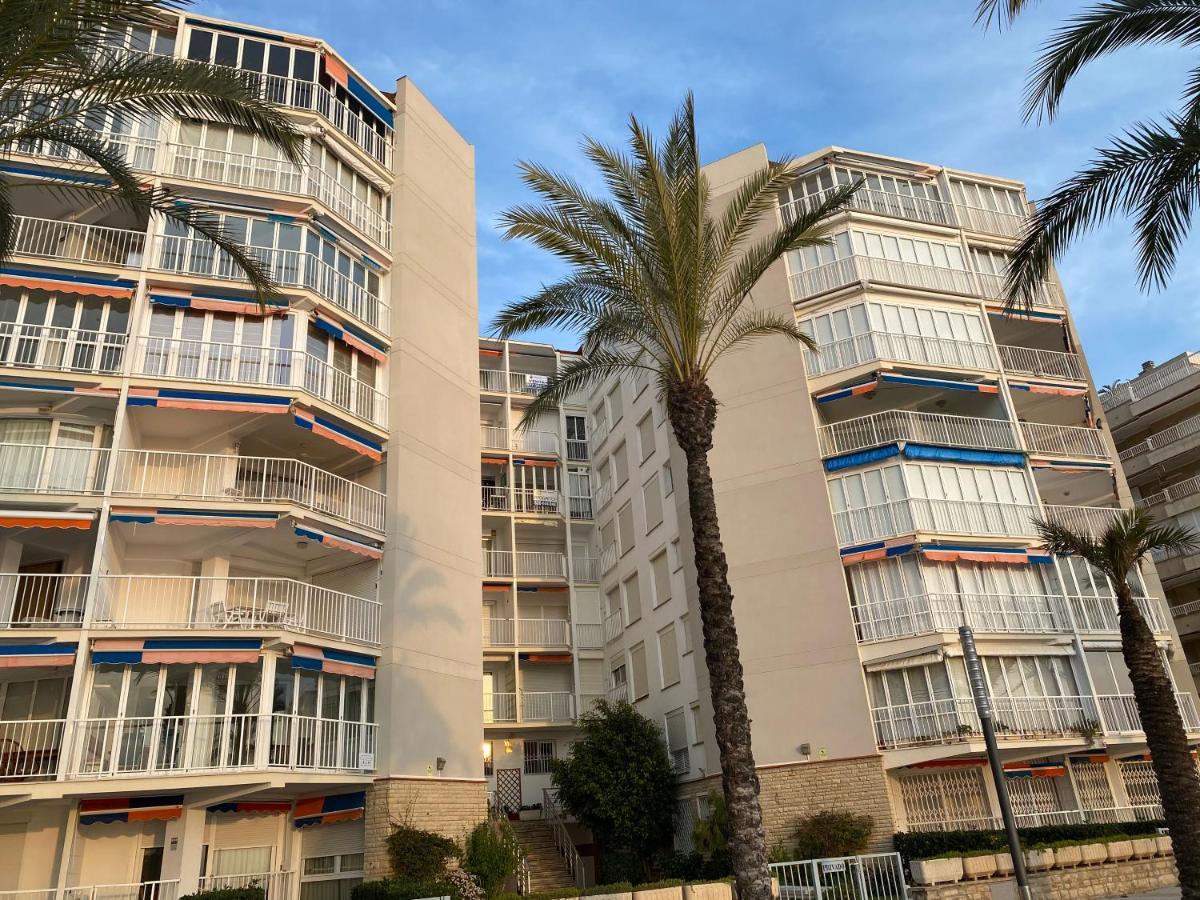 Appartement Spacieux, Front De Mer, Vue Splendide 萨洛 外观 照片